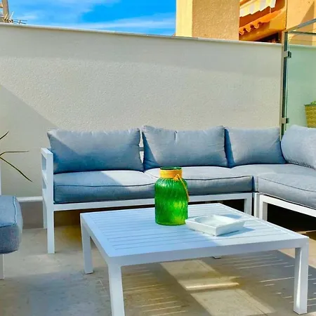 Con Piscina Privada En La Urb. De Puerto Rey