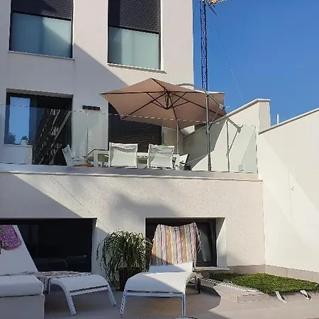 Con Piscina Privada En La Urb. De Puerto Rey Holiday home *