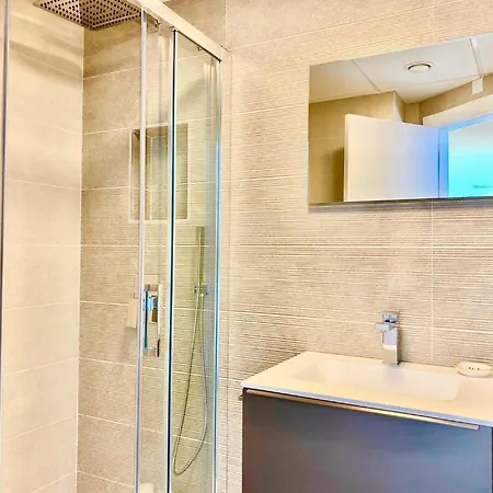 Con Piscina Privada En La Urb. De Puerto Rey Los Amarguillos