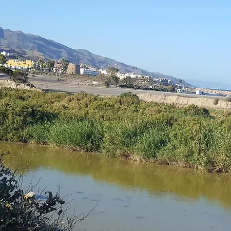 Con Piscina Privada En La Urb. De Puerto Rey Los Amarguillos